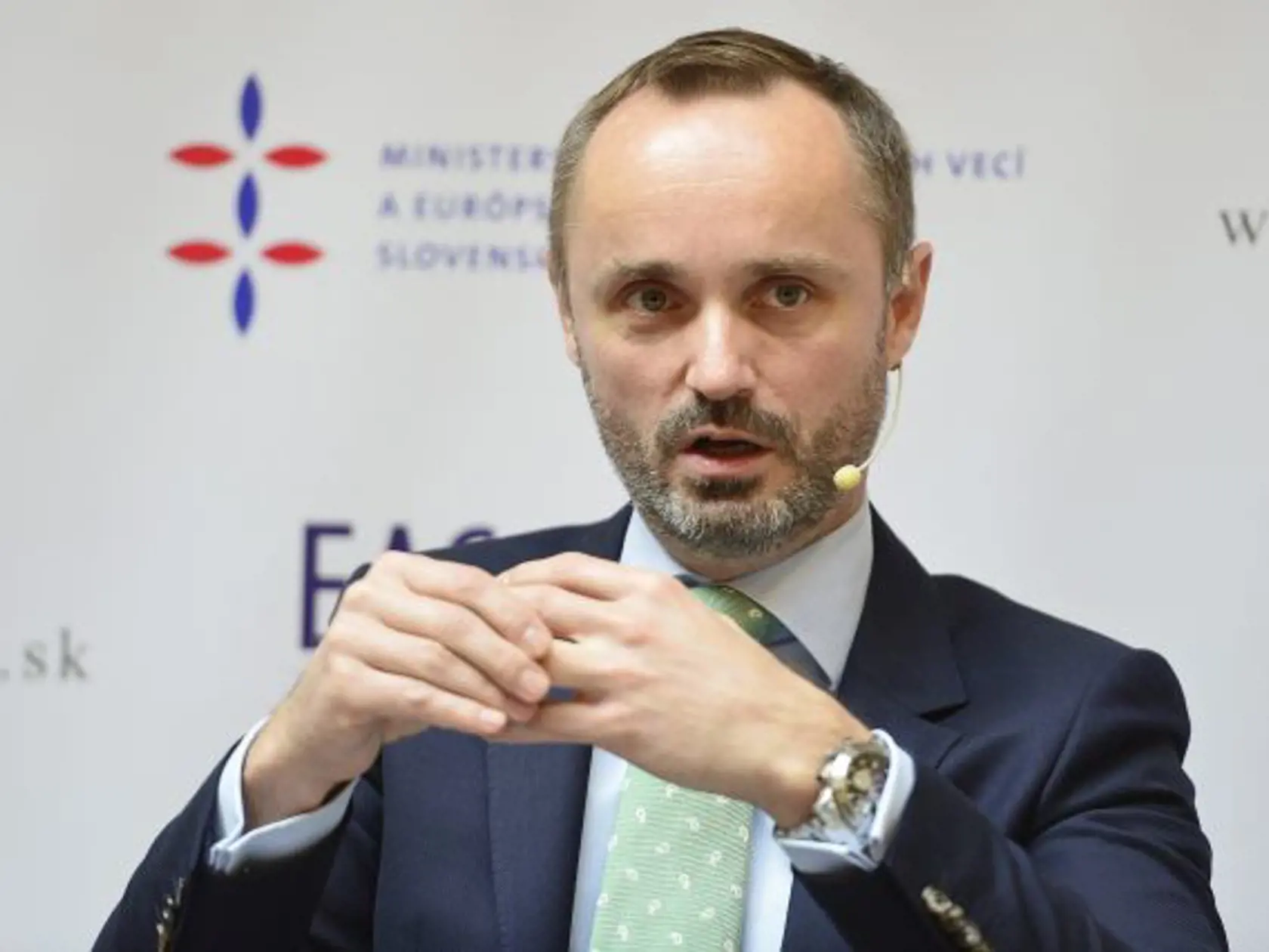Poslancovho otca veľmi dobre poznalo mnoho obyvateľov Trnavy a predovšetkým milovníci futbalu. Dlhé roky totiž pôsobil ako lekár Spartaku Trnava.