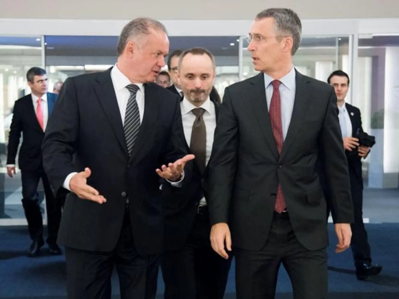 Poslancovho otca veľmi dobre poznalo mnoho obyvateľov Trnavy a predovšetkým milovníci futbalu. Dlhé roky totiž pôsobil ako lekár Spartaku Trnava.