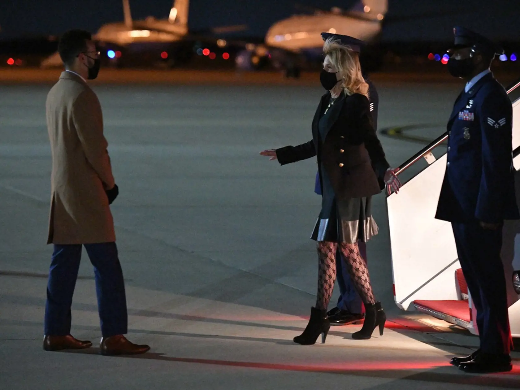 Jill Biden vyzerala úžasne. Je to však vhodný outfit pred prvú dámu USA?