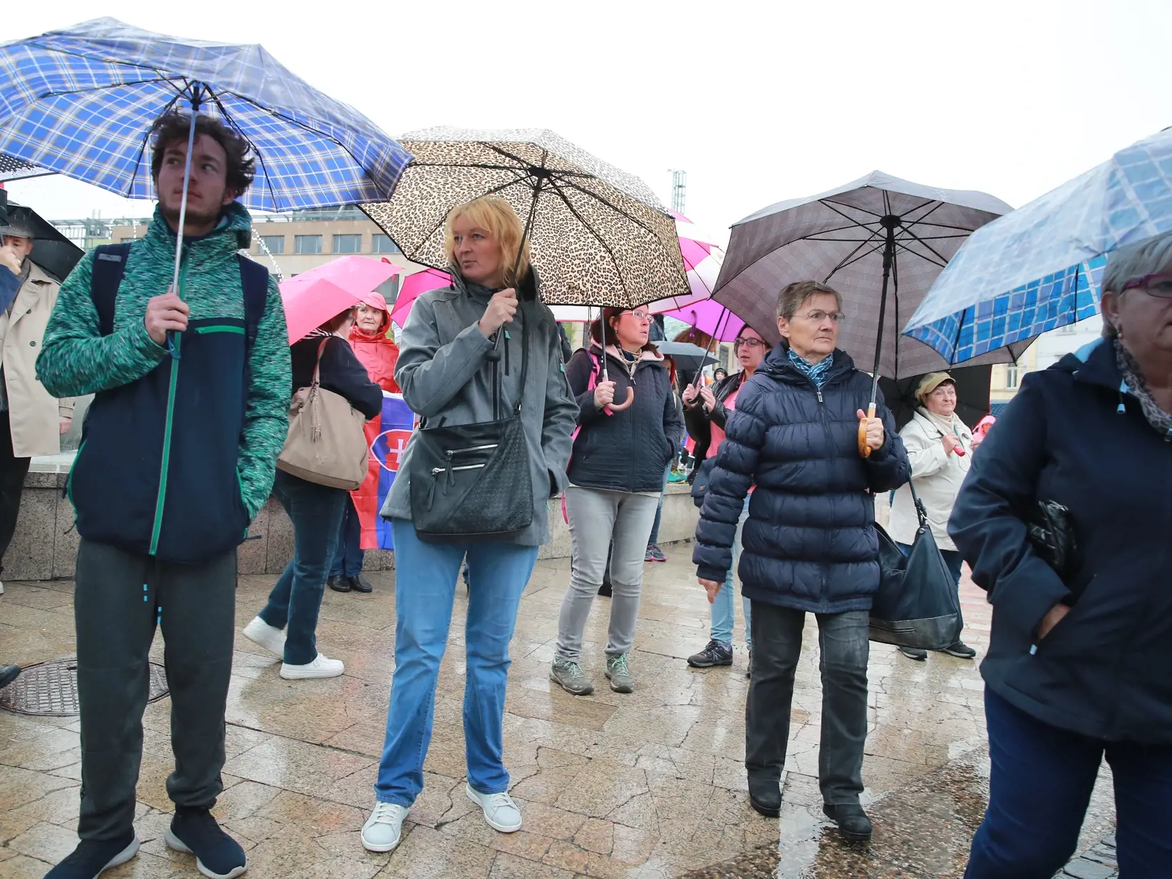 Protivládny protest s názvom Máme toho dosť! pred Prezidentským palácom v Bratislave.