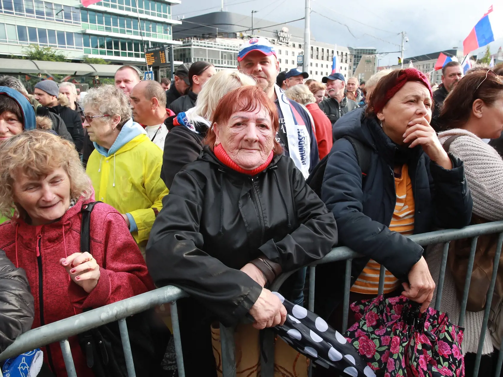 Protivládny protest s názvom Máme toho dosť! pred Prezidentským palácom v Bratislave.