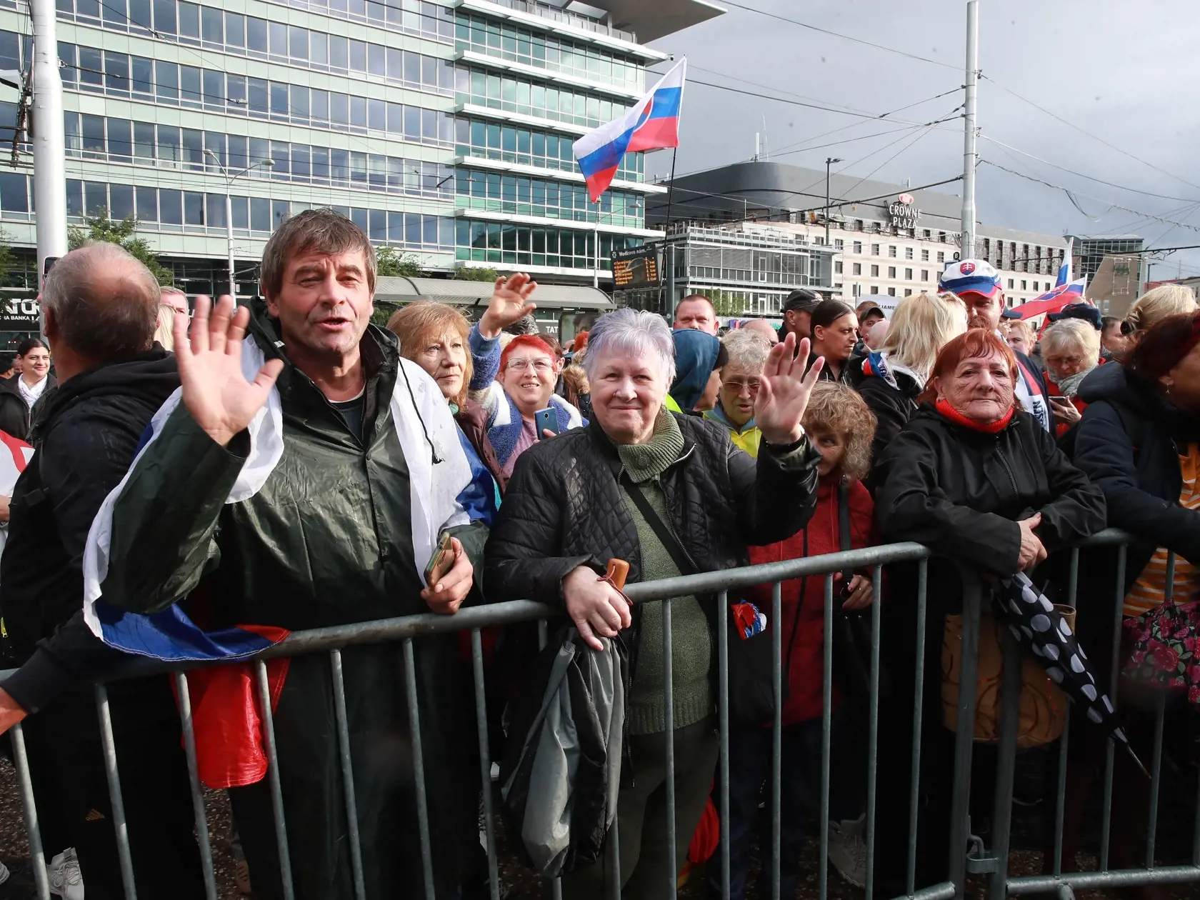 Protivládny protest s názvom Máme toho dosť! pred Prezidentským palácom v Bratislave.