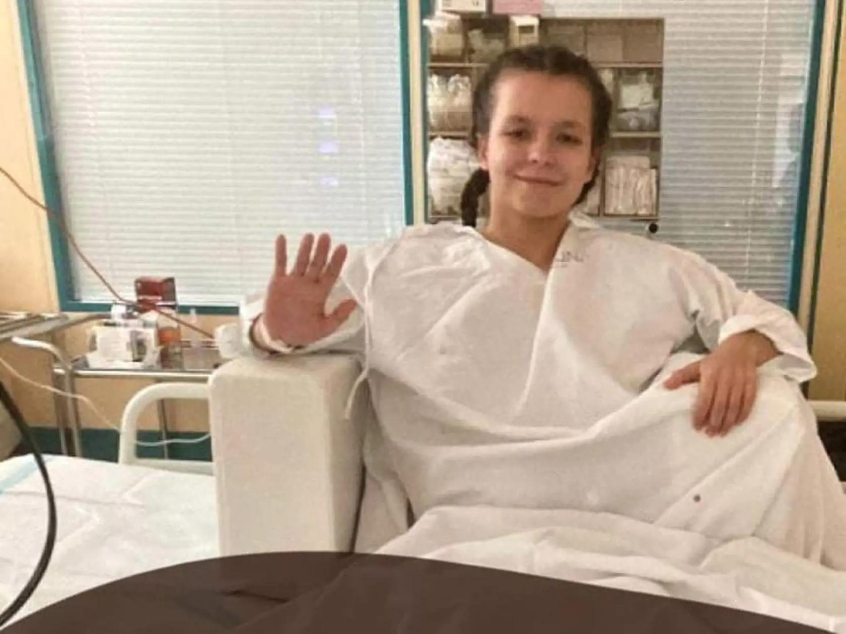 Postrelená kadetka Miška (20) sa síce usmieva, ale otec priznal, že neraz všetko na ňu doľahne a neubráni sa slzam.