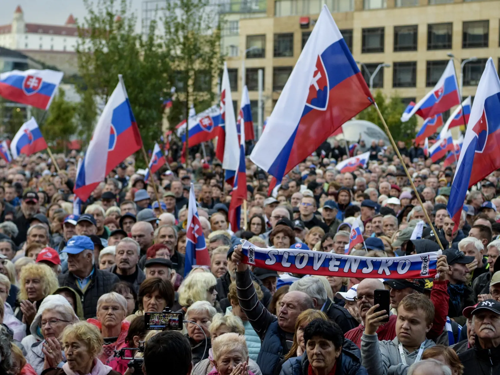 Na snímke účastníci protivládneho stretnutia občanov SR na Hodžovom námestí 20. septembra 2022 v Bratislave. FOTO TASR - Pavol Zachar