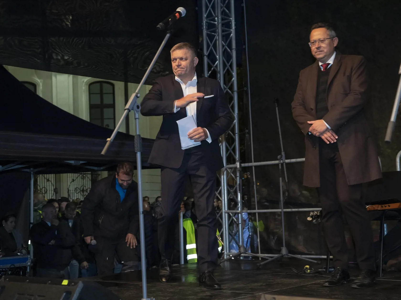 Protivládny protest opozičních politických strán na Hodžovom námestí v Bratislave.