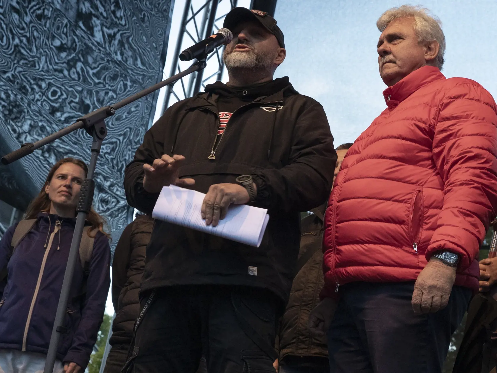 Protivládny protest opozičních politických strán na Hodžovom námestí v Bratislave.