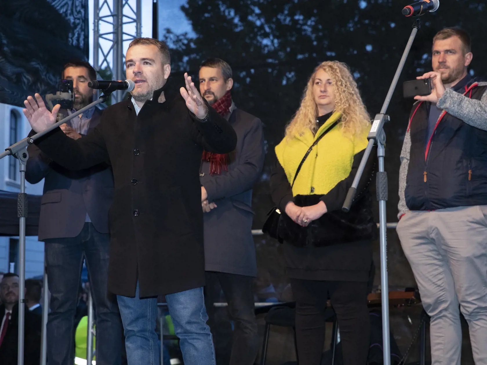 Protivládny protest opozičních politických strán na Hodžovom námestí v Bratislave.