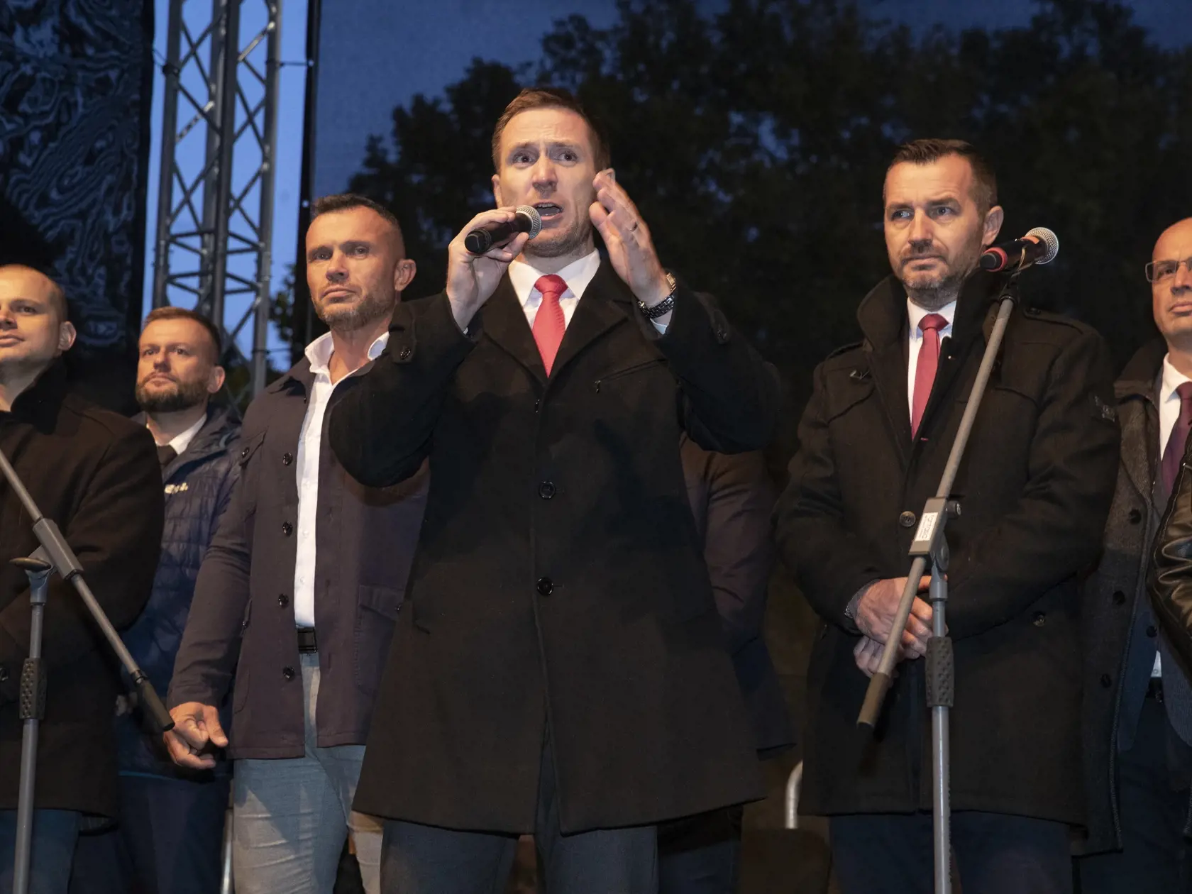 Protivládny protest opozičních politických strán na Hodžovom námestí v Bratislave.