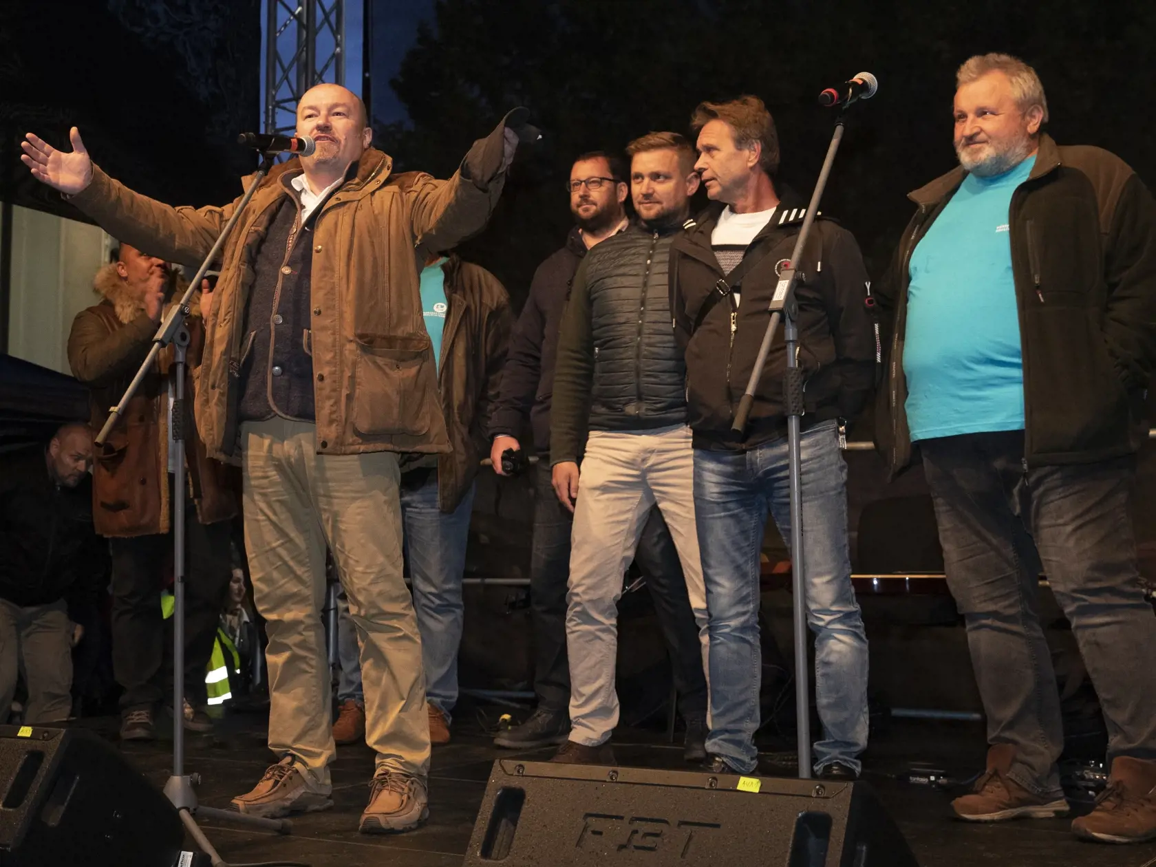 Protivládny protest opozičních politických strán na Hodžovom námestí v Bratislave.