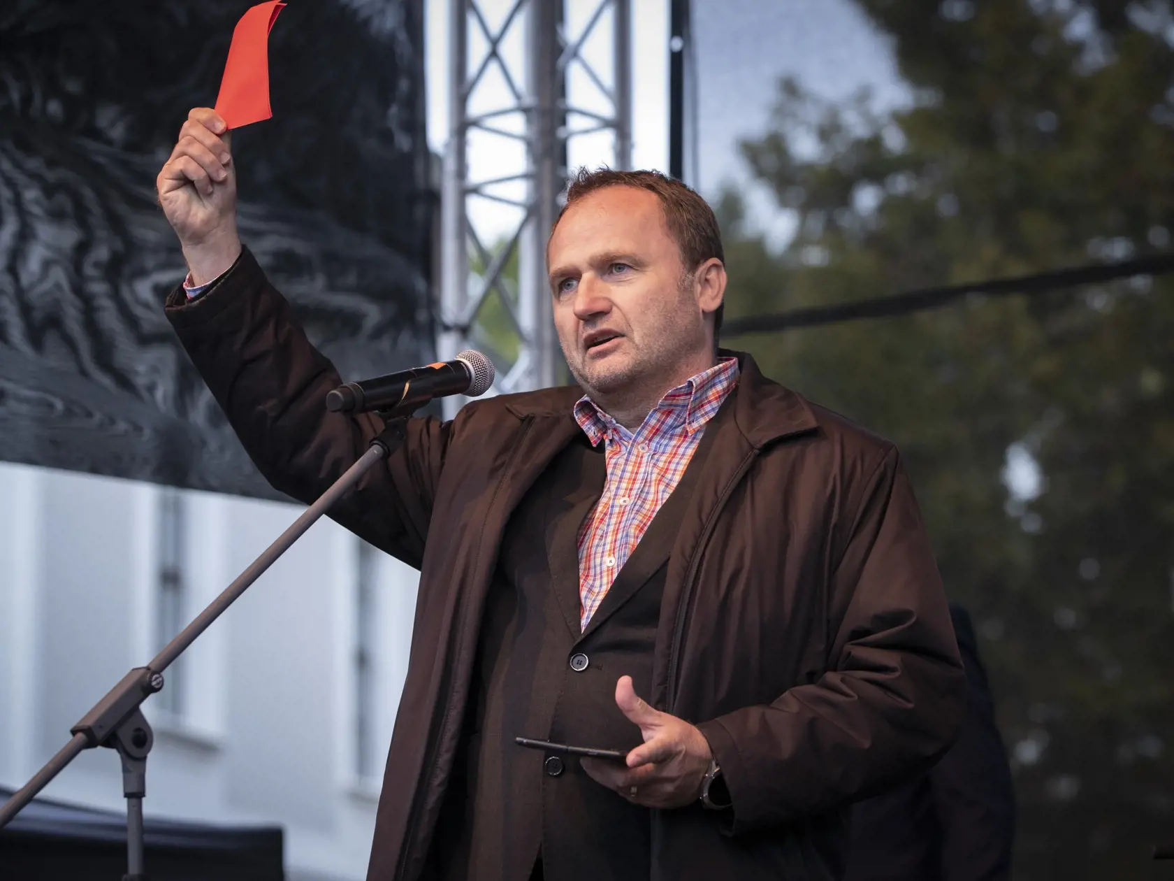 Protivládny protest opozičních politických strán na Hodžovom námestí v Bratislave.