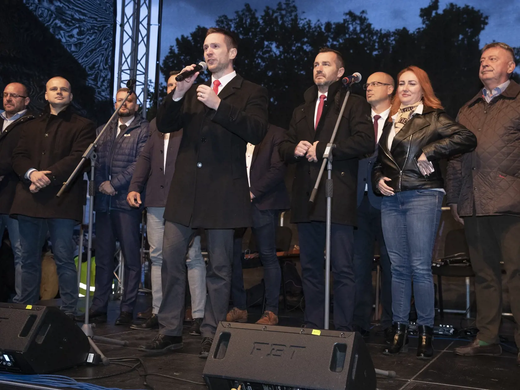 Protivládny protest opozičních politických strán na Hodžovom námestí v Bratislave.