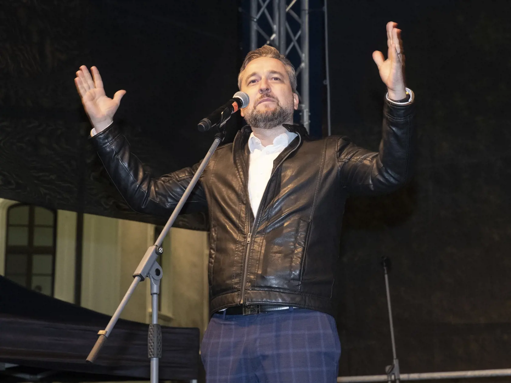 Protivládny protest opozičních politických strán na Hodžovom námestí v Bratislave.