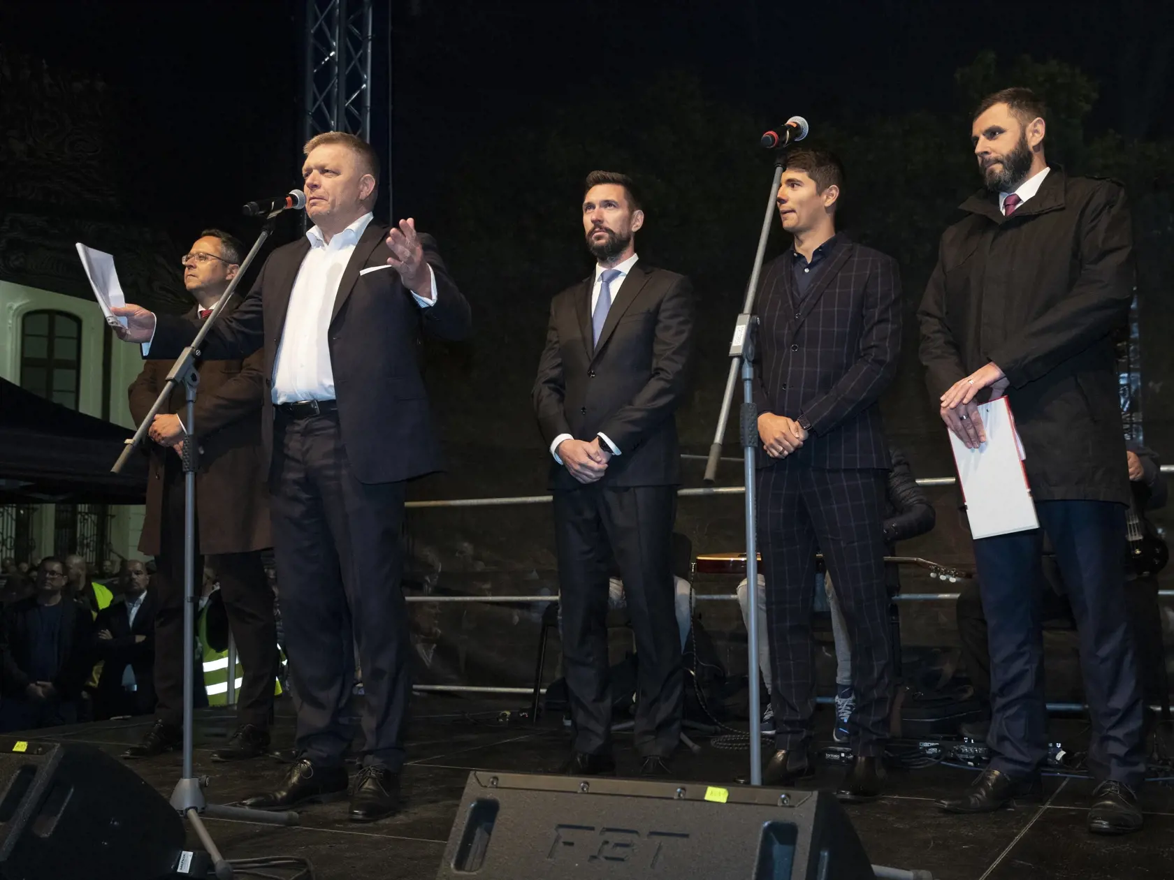 Protivládny protest opozičních politických strán na Hodžovom námestí v Bratislave.