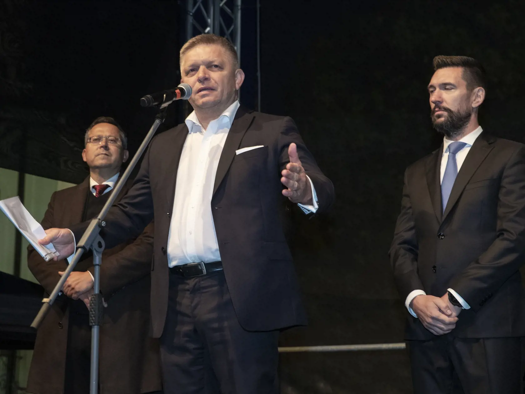 Protivládny protest opozičních politických strán na Hodžovom námestí v Bratislave.