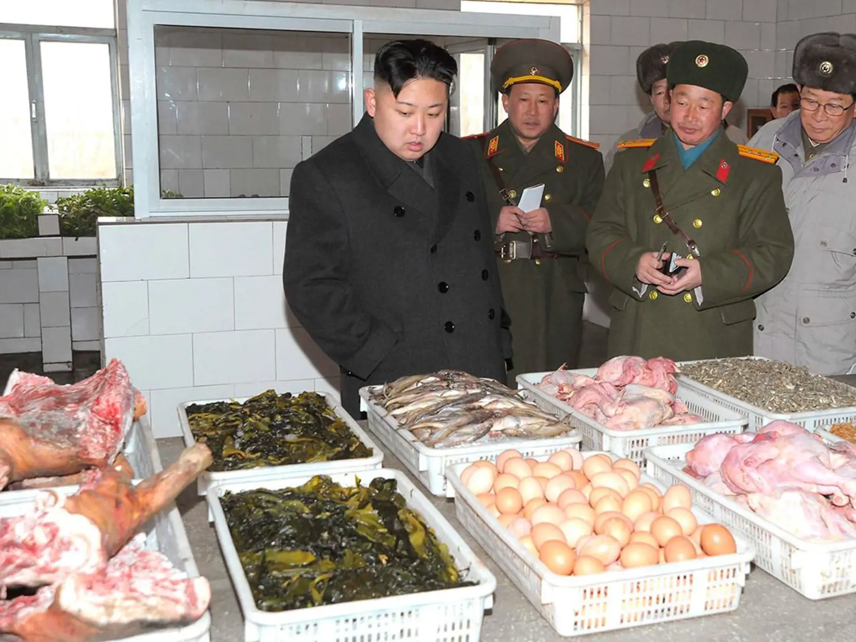 Kim Čong-un si veľmi rád pochutí na dobrom jedle, na rozdiel od obyvateľov Severnej Kórey.