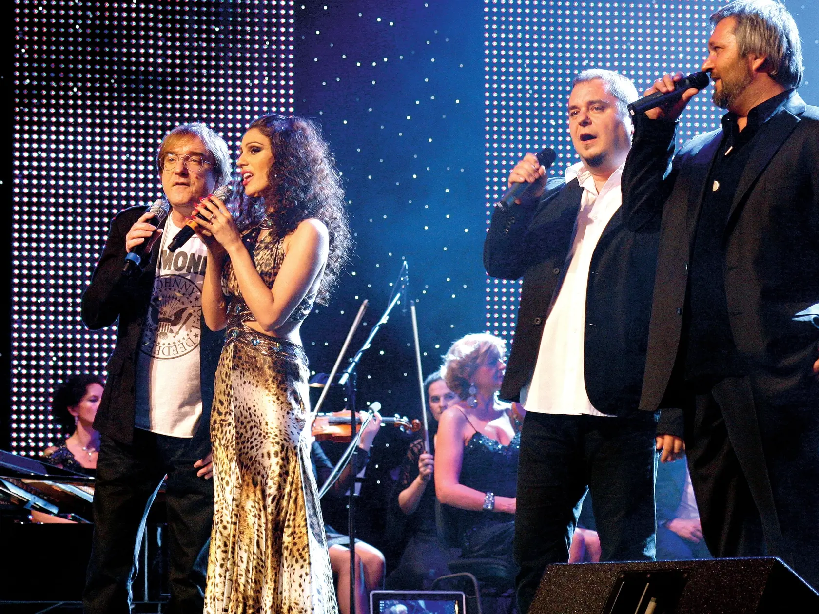 Miro Žbirka, Anita Soul, Mário Kuly Kollár, Marcel Palonder, Krištáľové krídlo za rok 2008
Foto: Ján Lörincz
Uverejnené: Šarm č. 18/09
pôvodný súbor:IMG_9156.eps