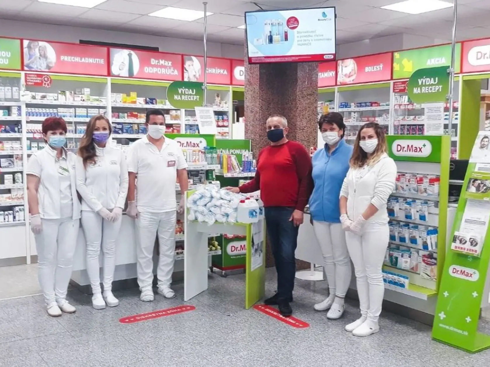Tvárové rúška, ktoré boli na Slovensku ešte donedávna dlhodobo nedostatkovým sortimentom, sa lekárňam Dr.Max pred časom podarilo zabezpečiť pre širokú verejnosť.