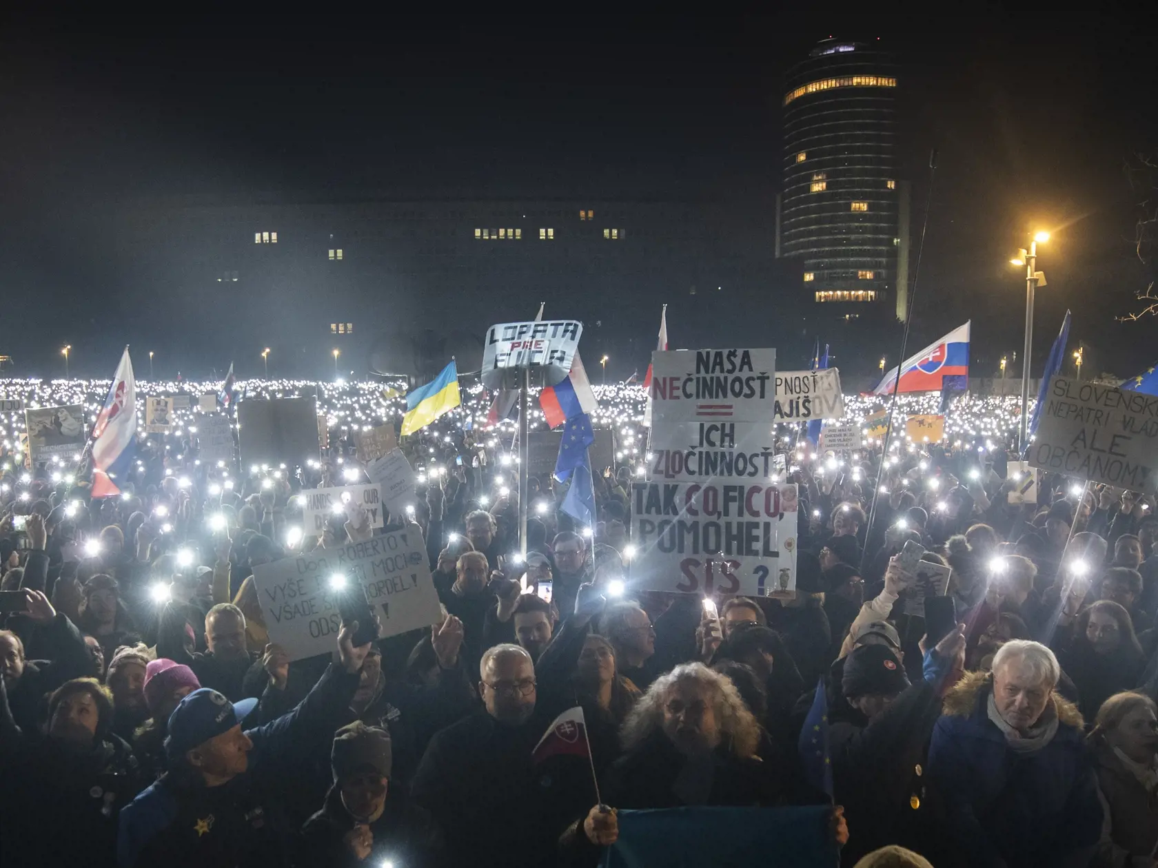 Protivládne zhromaždenie Slovensko je Európa na Námestí Slobody v Bratislave.