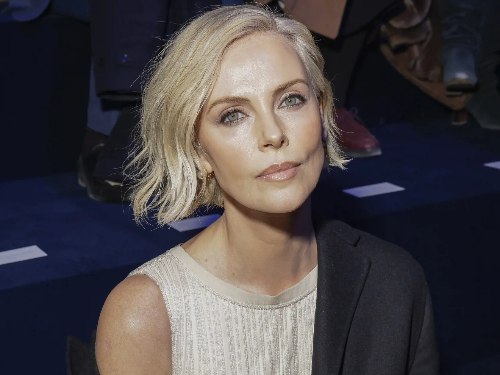 EBE 29 aríž - Na snímke juhoafrická oscarová filmová herečka Charlize Theronová prichádza na módnu prehliadku francúzskej značky Christian Dior pre sezónu jeseň/zima 2023 - 2024 v Paríži 28. februára 2023. FOTO TASR/AP


Charlize Theron arrives for the Christian Dior Fall/Winter 2023-2024 ready-to-wear collection presented Tuesday, Feb. 28, 2023 in Paris. (Vianney Le Caer/Invision/AP)