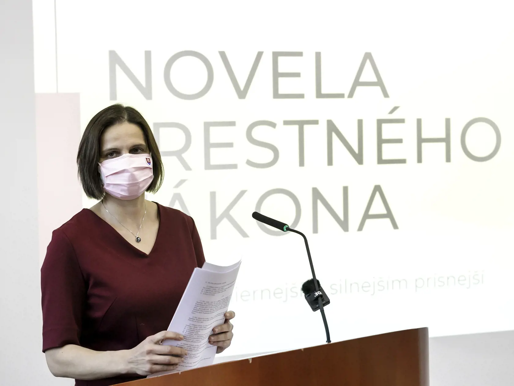 Na snímke ministerka spravodlivosti SR Mária Kolíková počas tlačovej konferencie k novele Trestného zákona v Bratislave 1. decembra 2021.