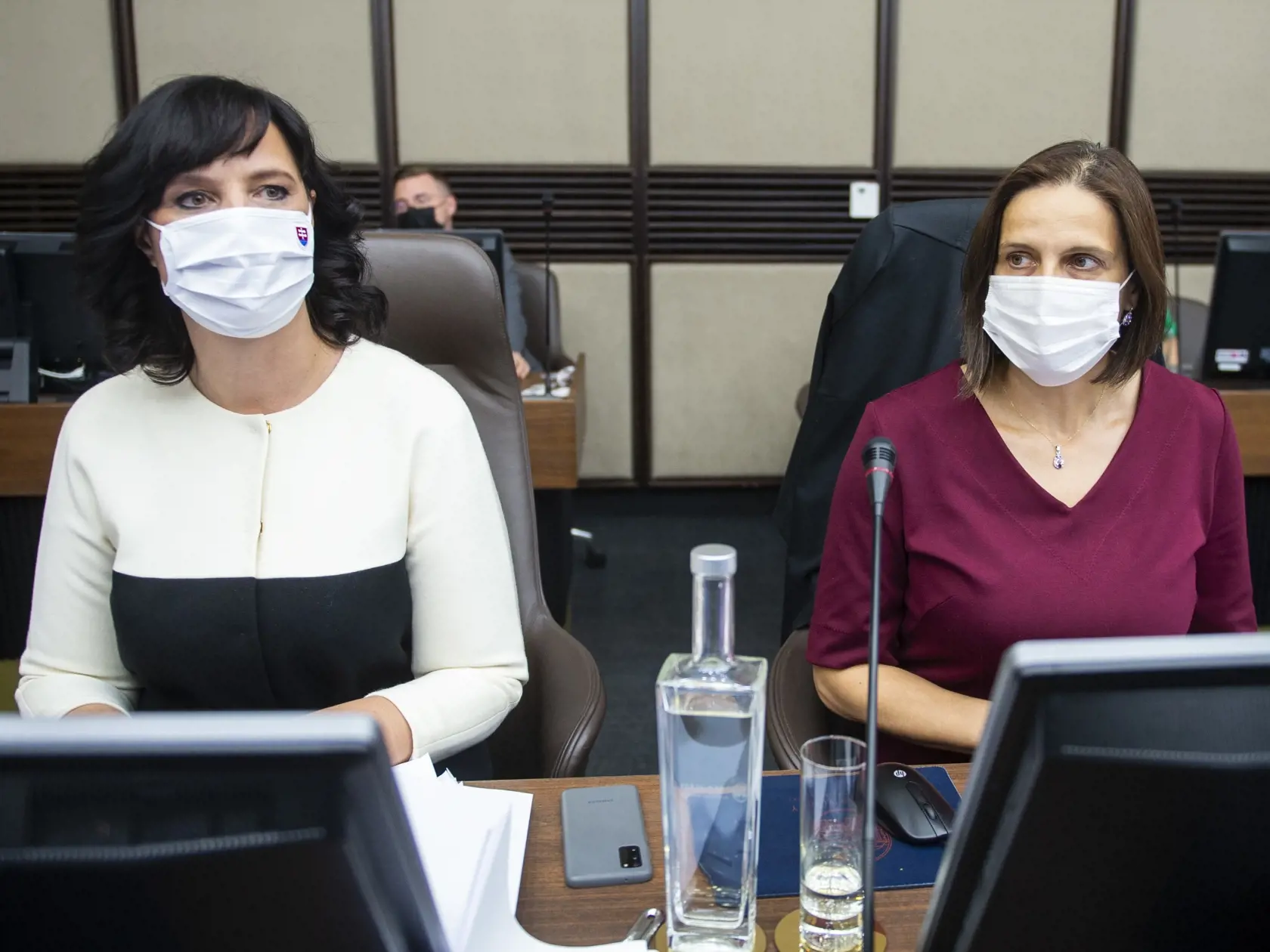 Na snímke zľava ministerka investícií, regionálneho rozvoja a informatizácie SR Veronika Remišová (Za ľudí) a ministerka spravodlivosti SR Mária Kolíková počas rokovania 29. schôdze vlády SR 8. septembra 2021 v Bratislave.