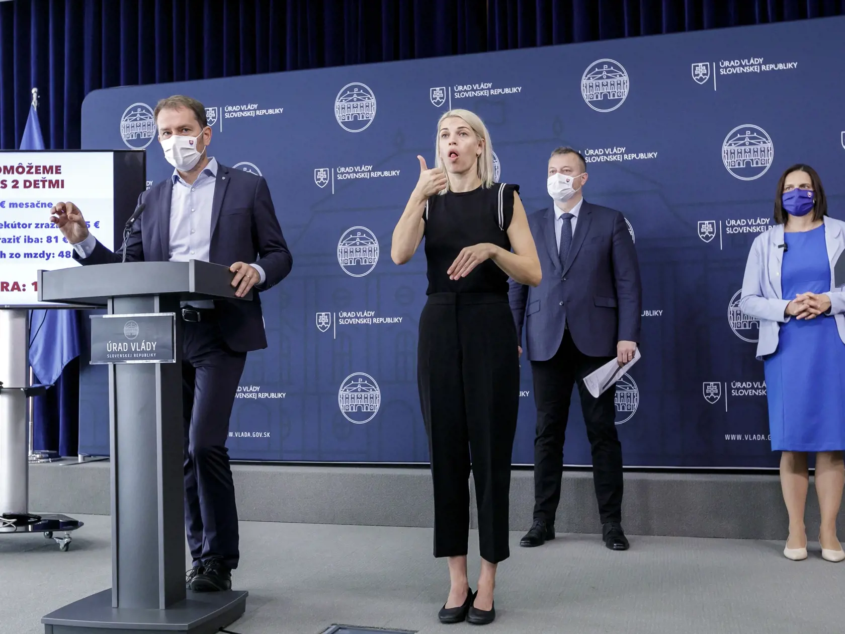 Na snímke zľava podpredseda vlády a minister financií SR Igor Matovič, minister práce, sociálnych vecí a rodiny SR Milan Krajniak a ministerka spravodlivosti SR Mária Kolíková počas tlačovej konferencie o opatreniach v oblasti pomoci ľuďom s exekúciami v Bratislave 20. októbra 2021.