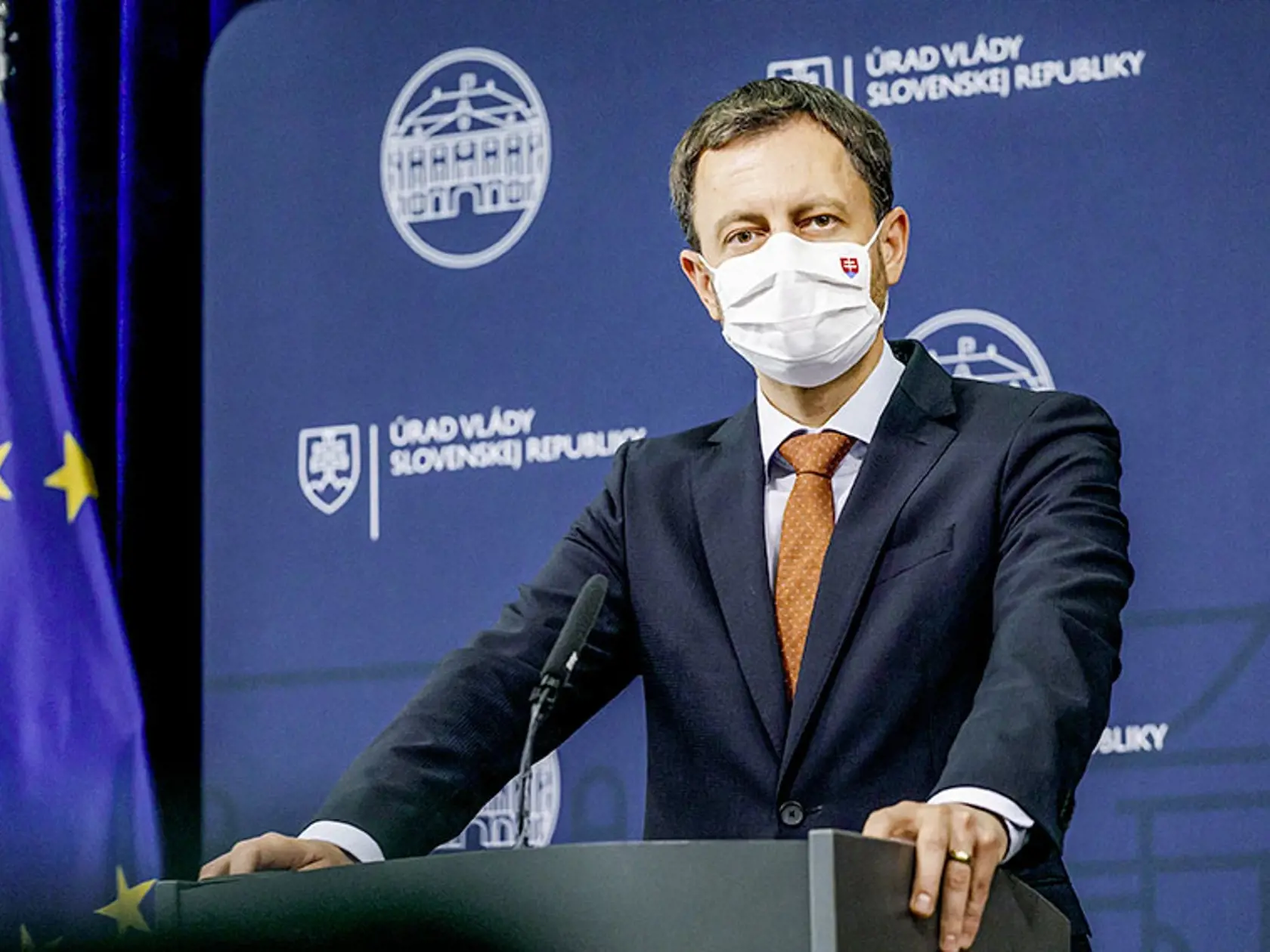 "Odborári dostali ponuku od vlády, veľká časť súhlasila s touto ponukou, stále však nie je uzavretá celá zmluva, celé rokovanie, až po uzavretí negociácií poskytneme stanovisko," uviedla premiérova hovorkyňa Ľubica Janíková.