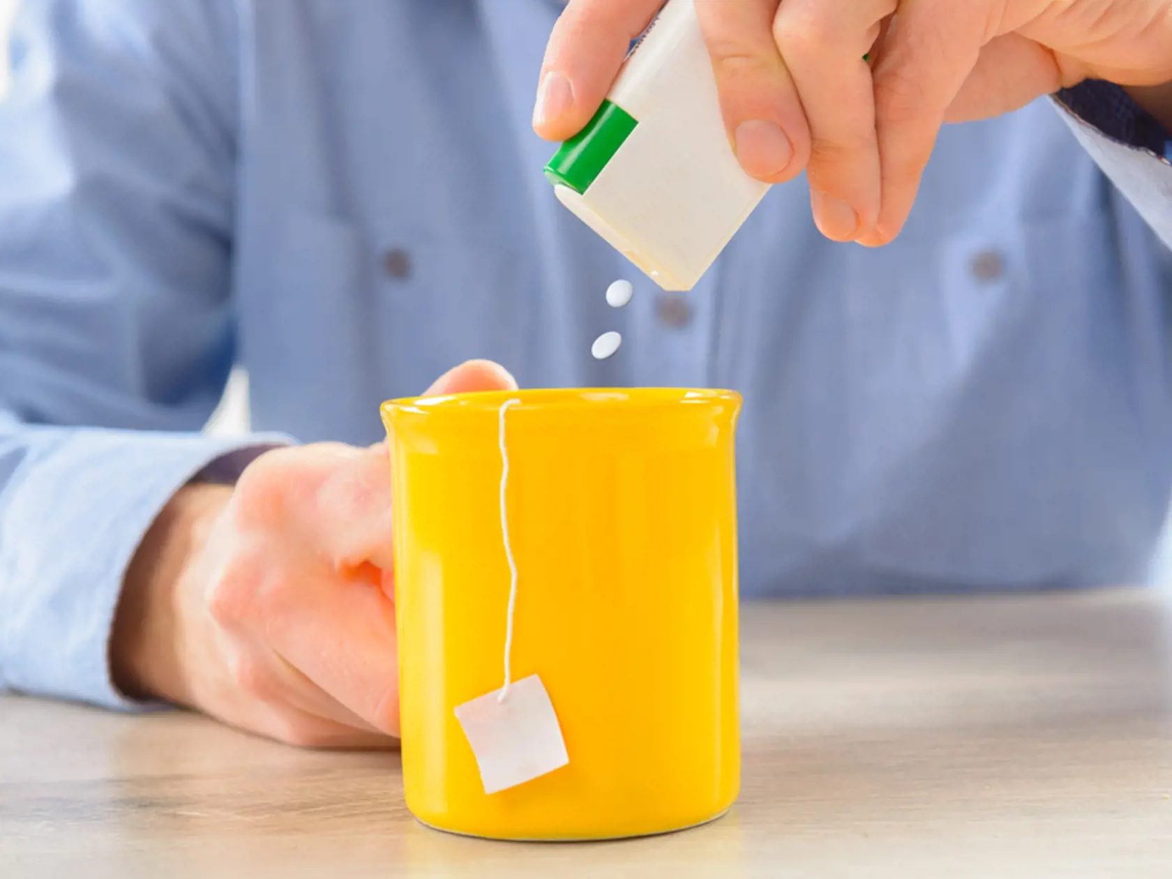 Sweetener,Tablets,And,Hand,With,Box,Whit,Cup,Of,Tea