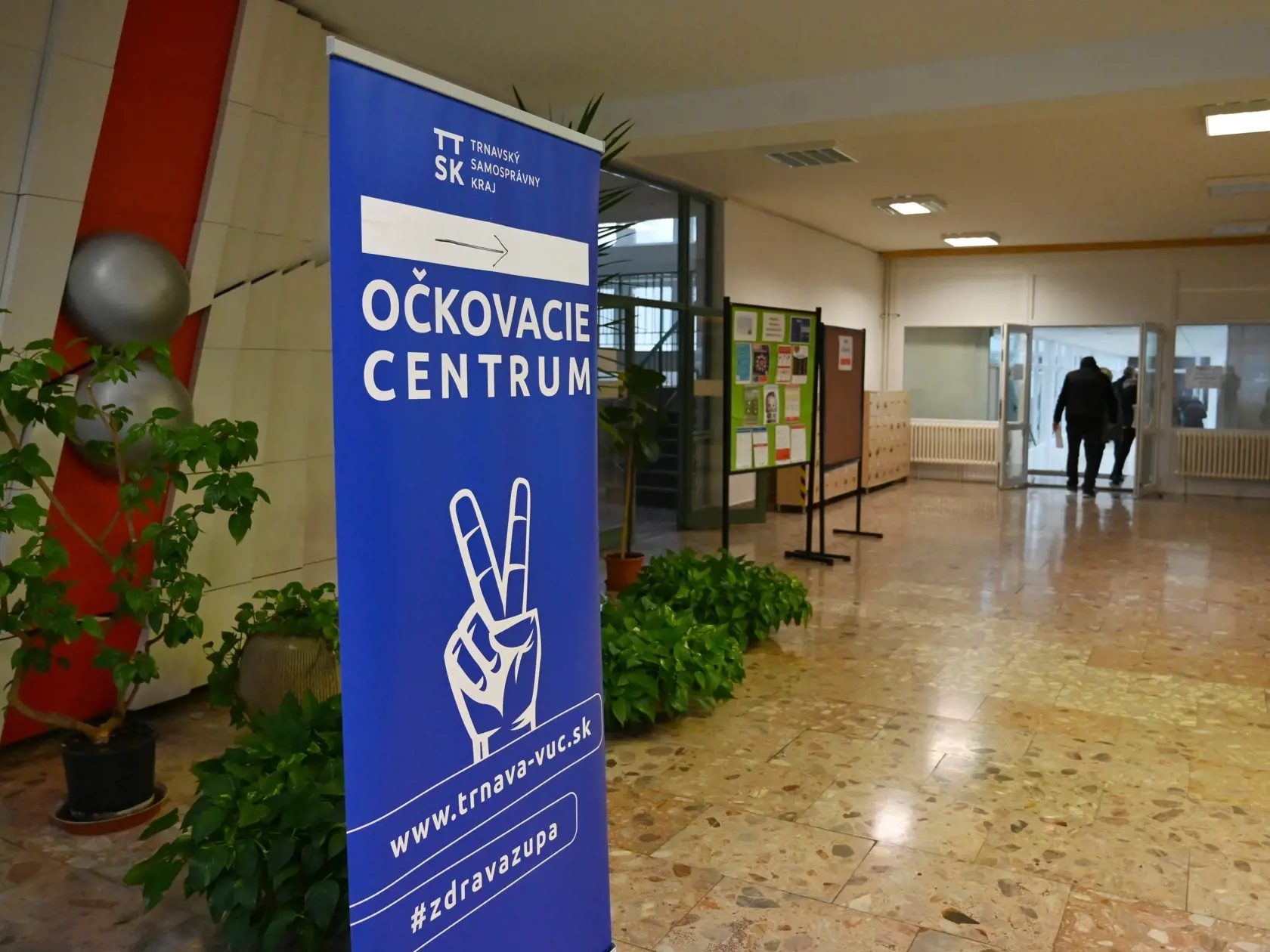 V súvislosti s odškodňovaním osôb po nežiaducich účinkoch vakcín preferuje zavedenie jednoduchej odškodňovacej schémy. "S ministrom zdravotníctva sme sa dohodli, že sa o tom budeme rozprávať," dodala.