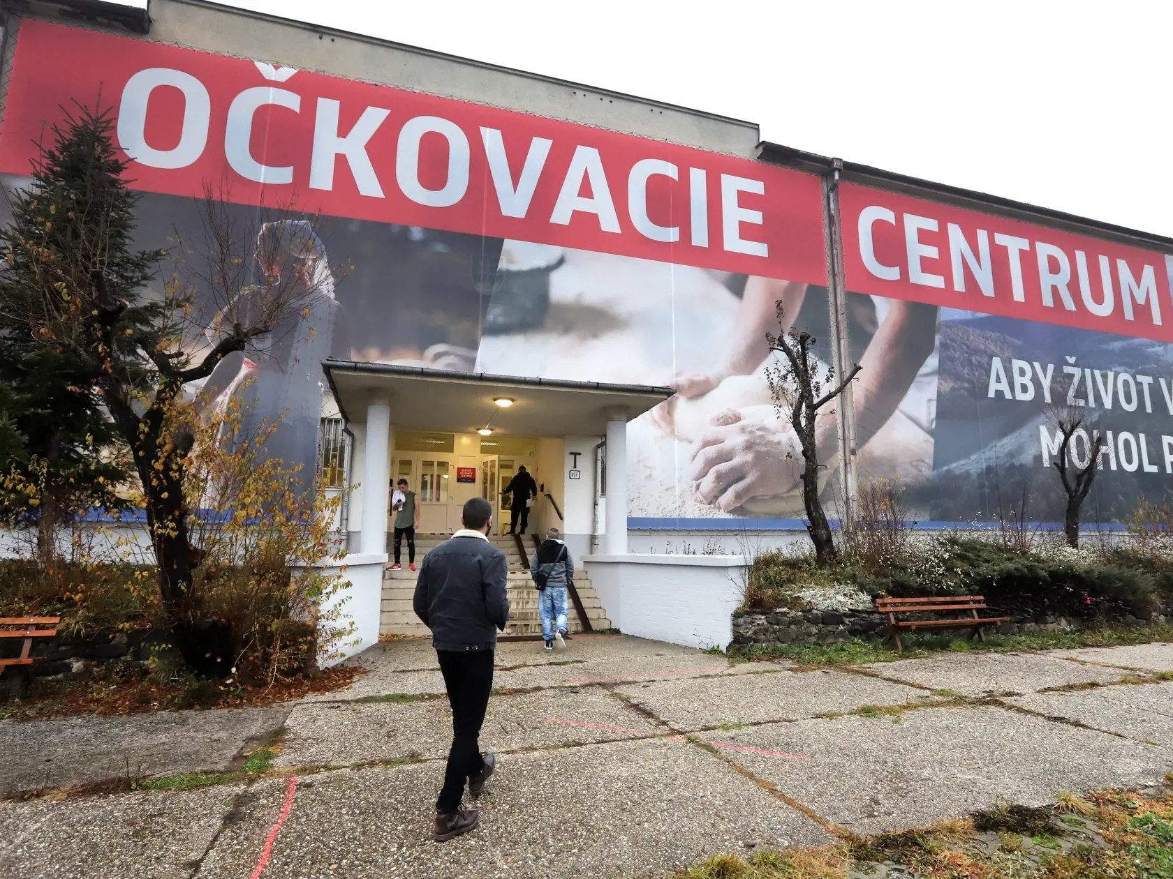 V súvislosti s odškodňovaním osôb po nežiaducich účinkoch vakcín preferuje zavedenie jednoduchej odškodňovacej schémy. "S ministrom zdravotníctva sme sa dohodli, že sa o tom budeme rozprávať," dodala.