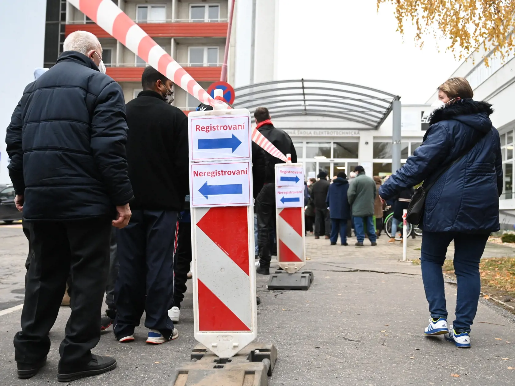 "Výsledkom právnej analýzy bude, v akých formách a rozsahu by bolo možné zaviesť povinné očkovanie," podotkla ministerka.