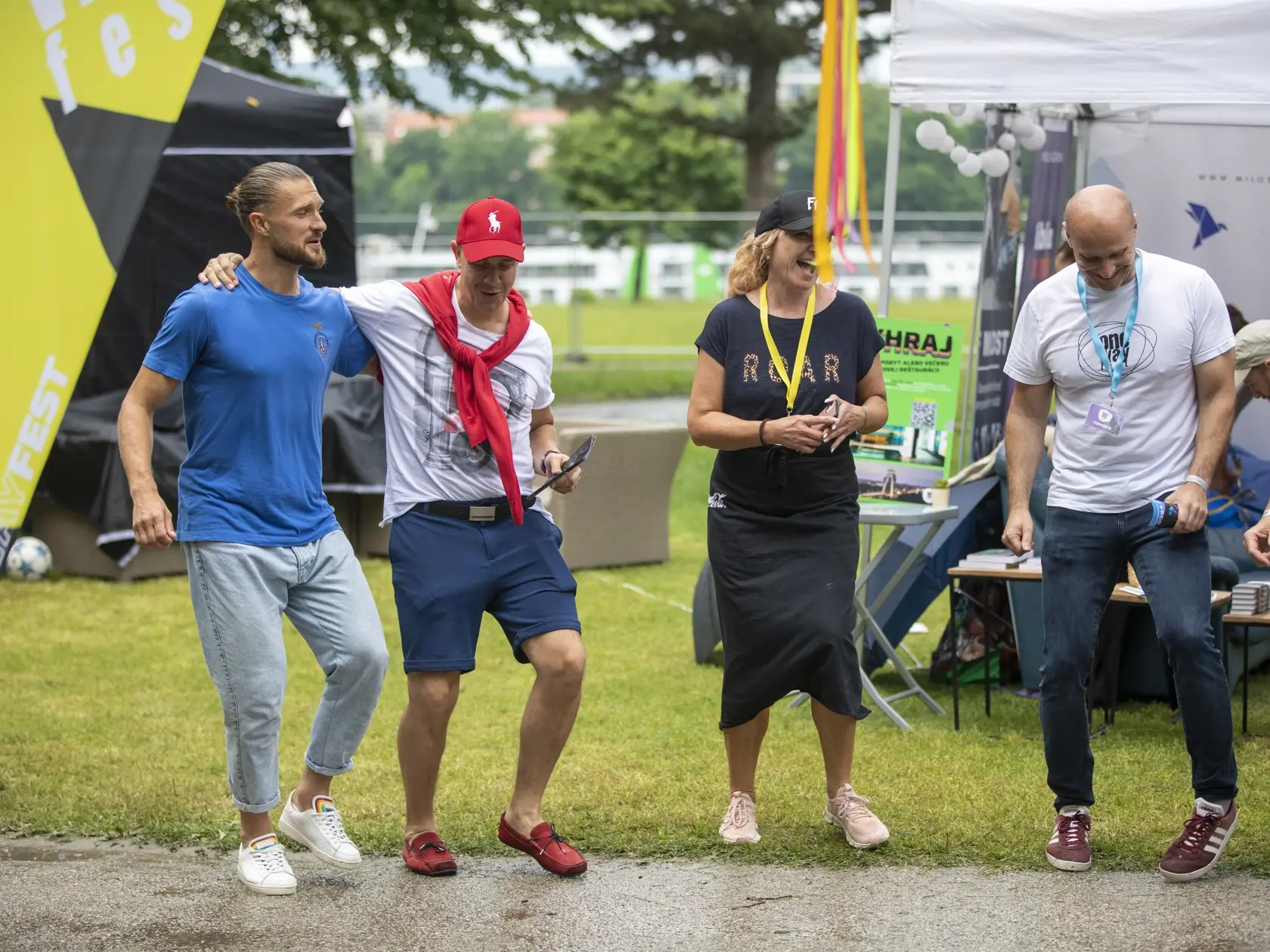 One Way Fest spoločenstva milosť. Zúčastnil sa ho aj futbalista Erik Čikoš, ktorý si na kresťanské pesničky aj zatancoval.