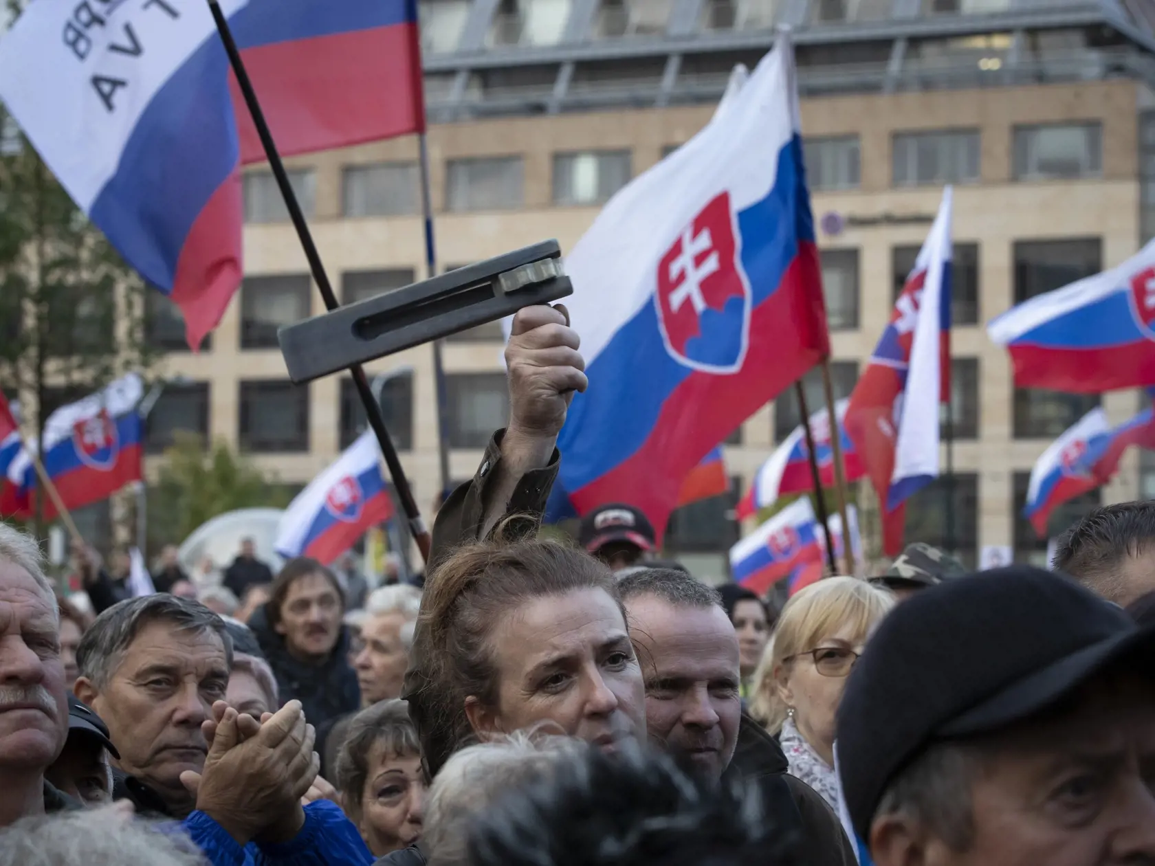 Protivládny protest opozičních politických strán na Hodžovom námestí v Bratislave.