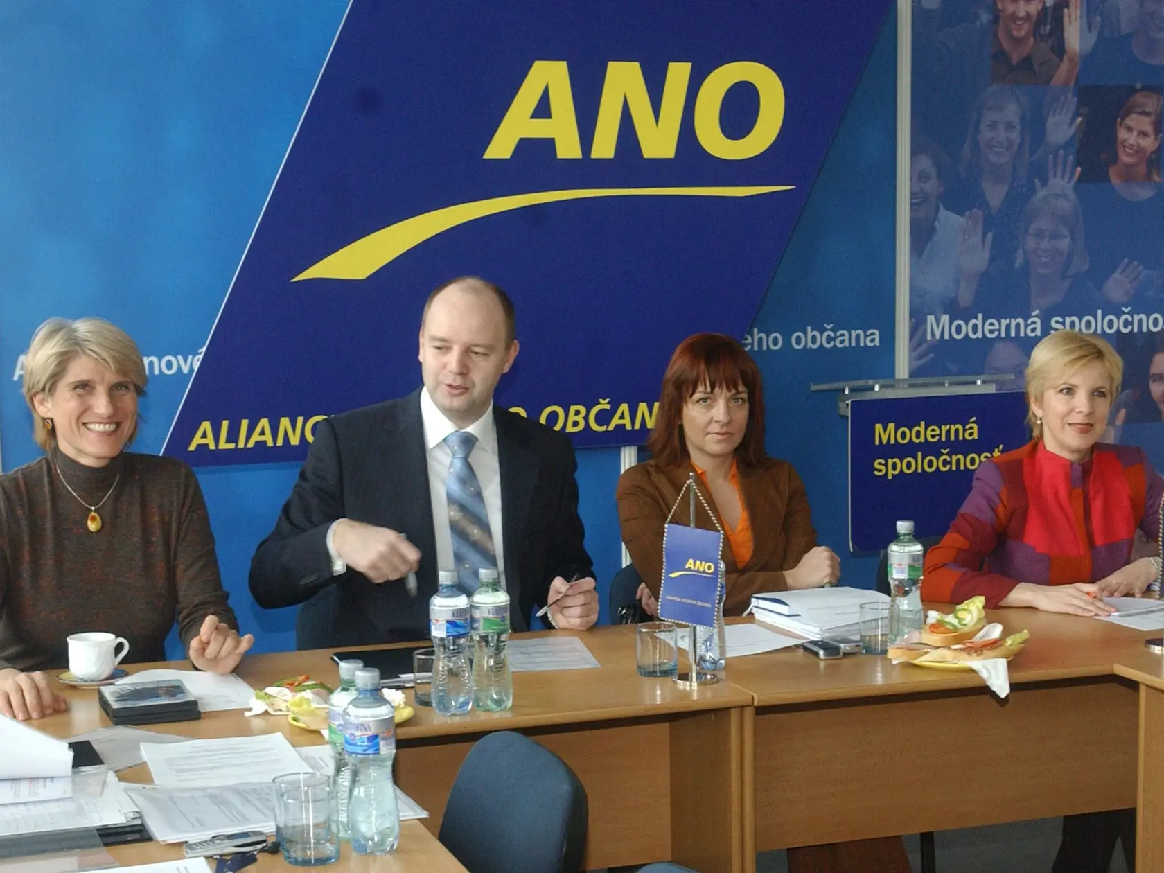 Strana ANO sa rozpadla v roku 2011.