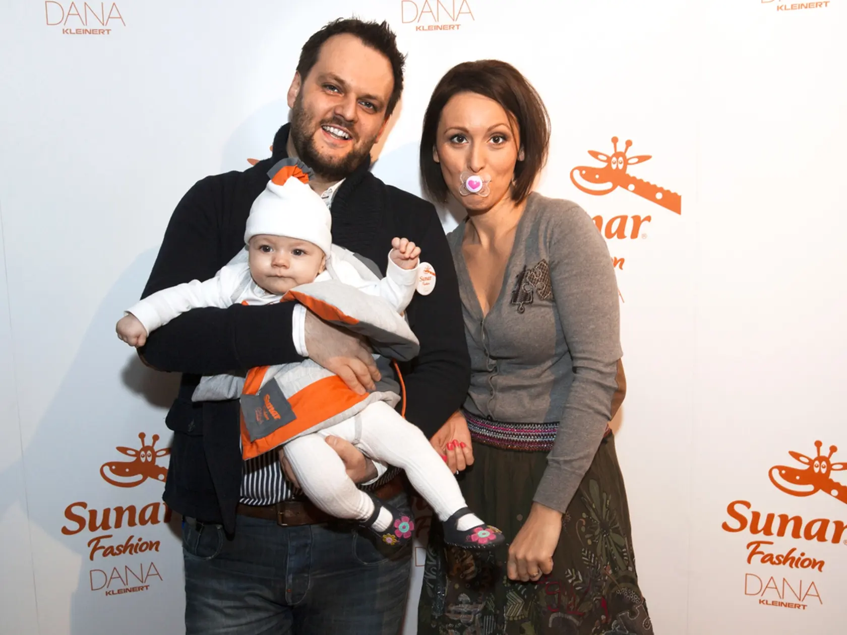 Milan Zimnýkoval alias Junior so svojou malou dcérkou a manželkou Antóniou. Teraz je už s malej dcérky veľkáčka a prezývajú ju Juniorka.