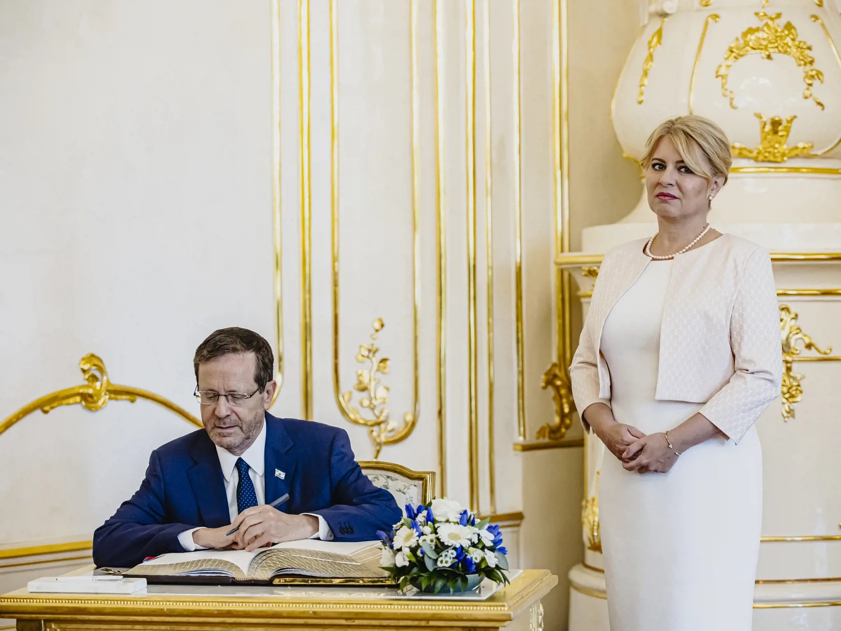 Na pozvanie prezidentky Zuzany Čaputovej pricestoval v pondelok 4. septembra 2023 na oficiálnu návštevu Slovenska prezident Izraela Isaac Herzog.