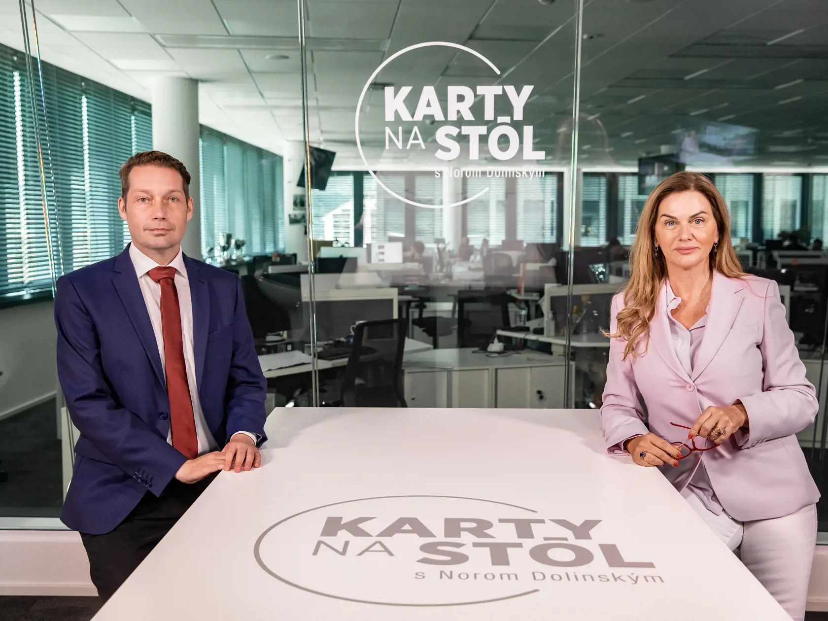 Diskusná relácia "Karty na stôl", ktorej hosťom bola poslankyňa Európskeho parlamentu za Slovenskú republiku Monika Beňová.