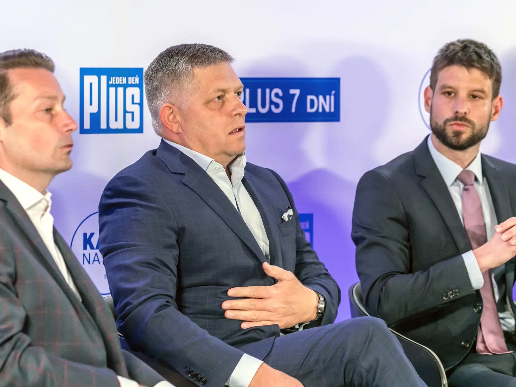 Robert Fico a Michal Šimečka počas predvolebnej diskusie Plus JEDEN DEŇ a PLUS SEDEM DNÍ. Zatiaľ majú práve strany týchto dvoch lídrov šancu na najväčšie úspechy vo voľbách.