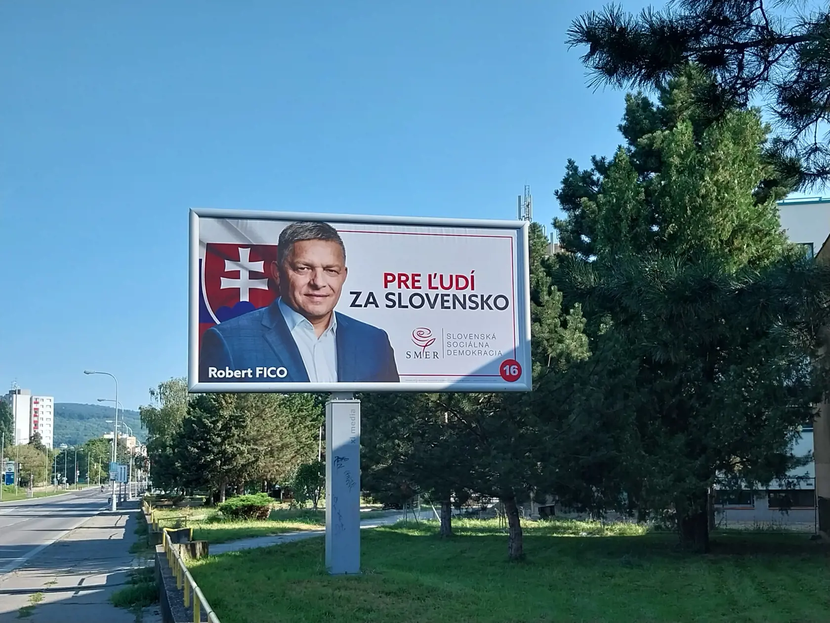 Smer-SSD zatiaľ v drvivej väčšine prieskumov víťazí. Podľa agentúry FOCUS by získal v auguste 20 percent voličských hlasov a parlamentné voľby by vyhral.