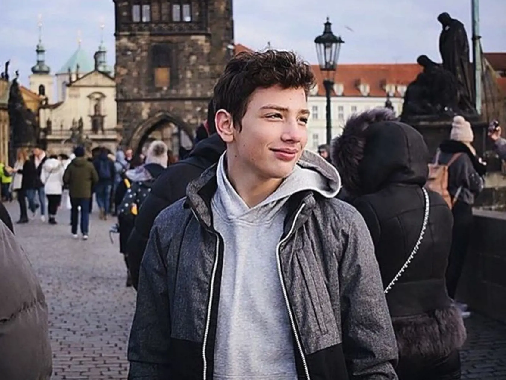 Tomáš bol milým chalanom.