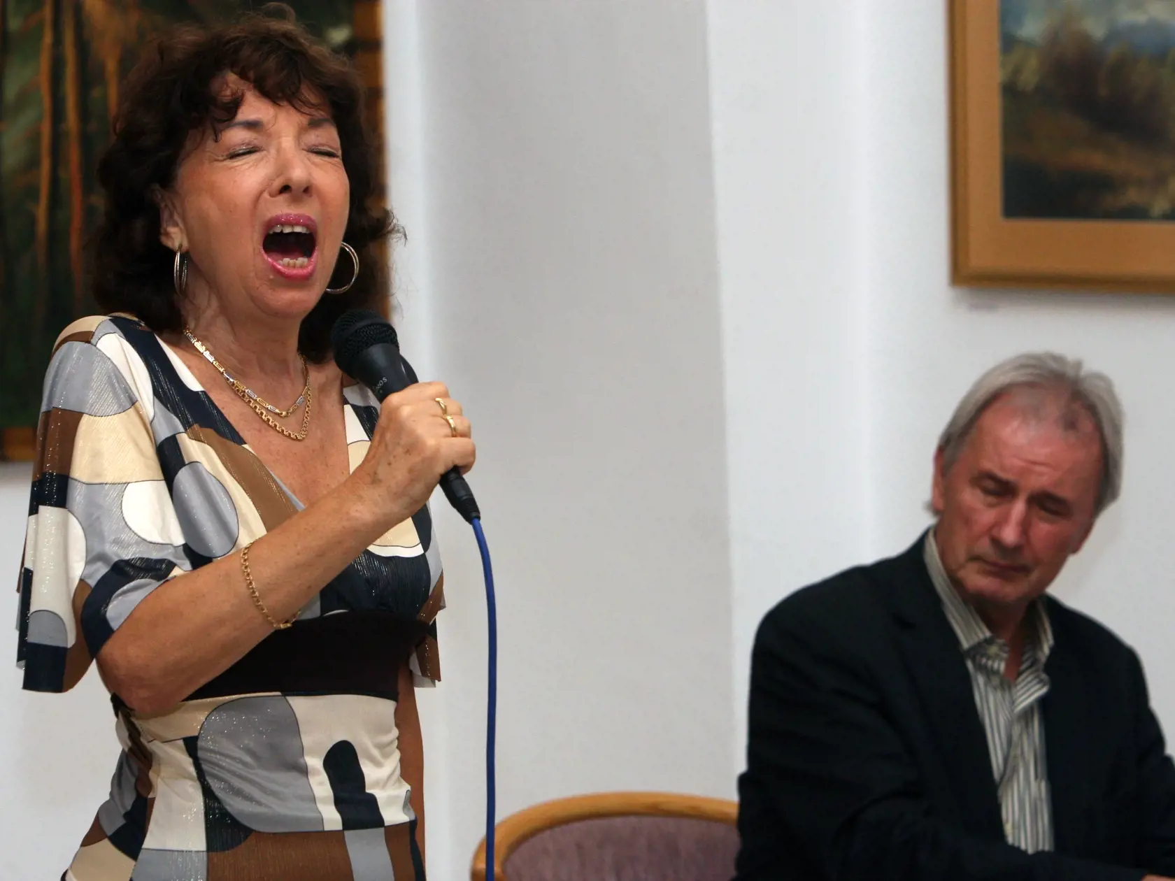 Speváčka Zuzka Lonska a hudobník Braňo Hronec, legendárne postavy kabaretu Tatra.