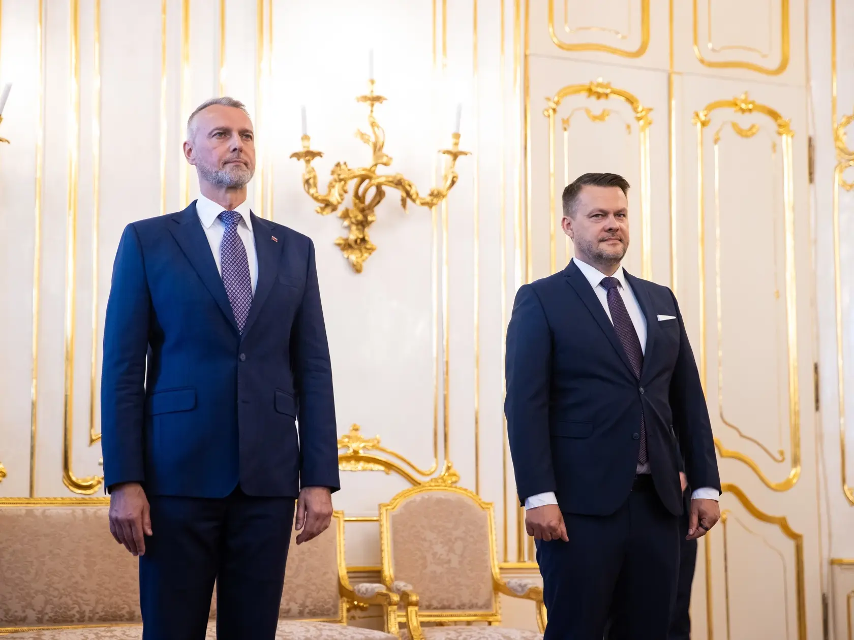 Na snímke Richard Raši, ktorý podal demisiu a Samuel Migaľ, ktorého prezident Slovenskej republiky Peter Pellegrini vymenoval za ministra investícií, regionálneho rozvoja a informatizácie SR.