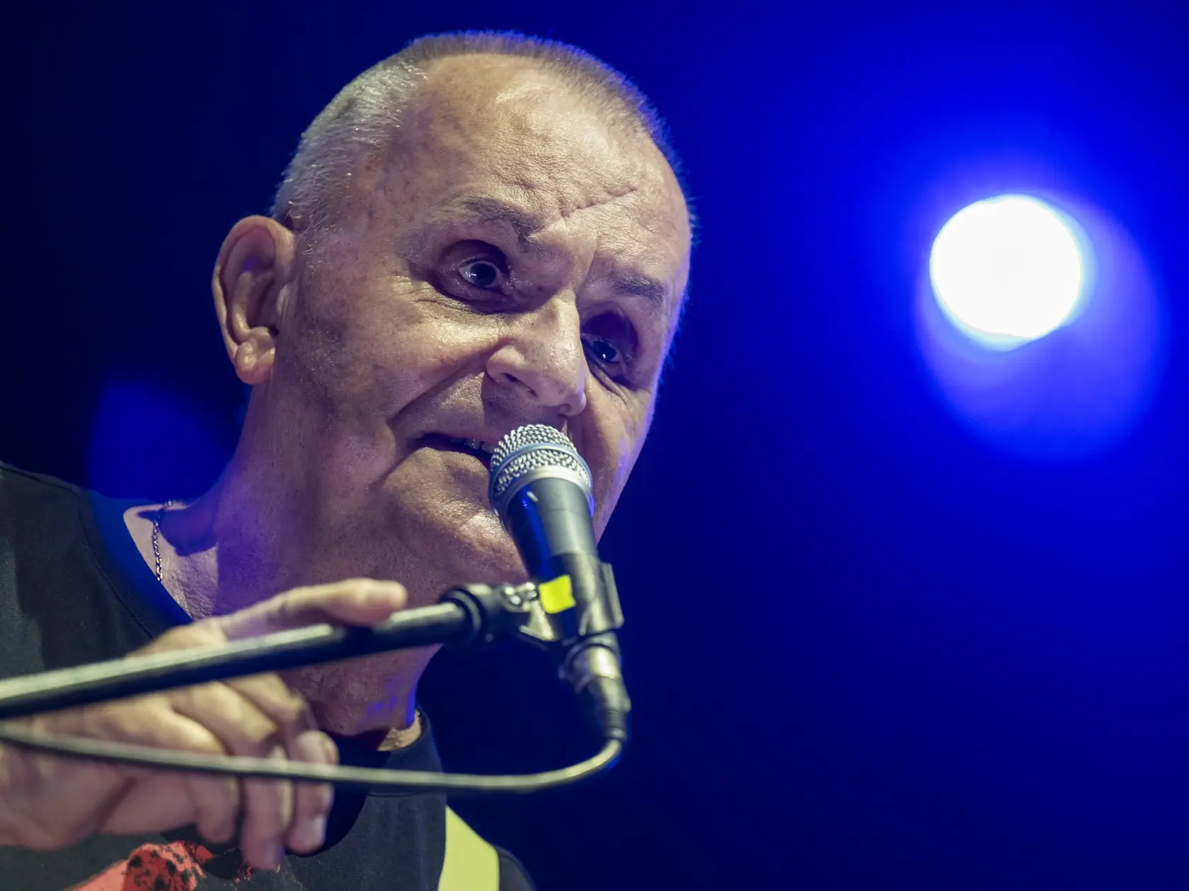 Na snímke spevák Jožo Ráž zo skupiny Elán počas koncertu Elán 70 Rock Symphony v Tipos aréne v Bratislave v nedeľu 29. septembra 2024. FOTO TASR - Martin Baumann
