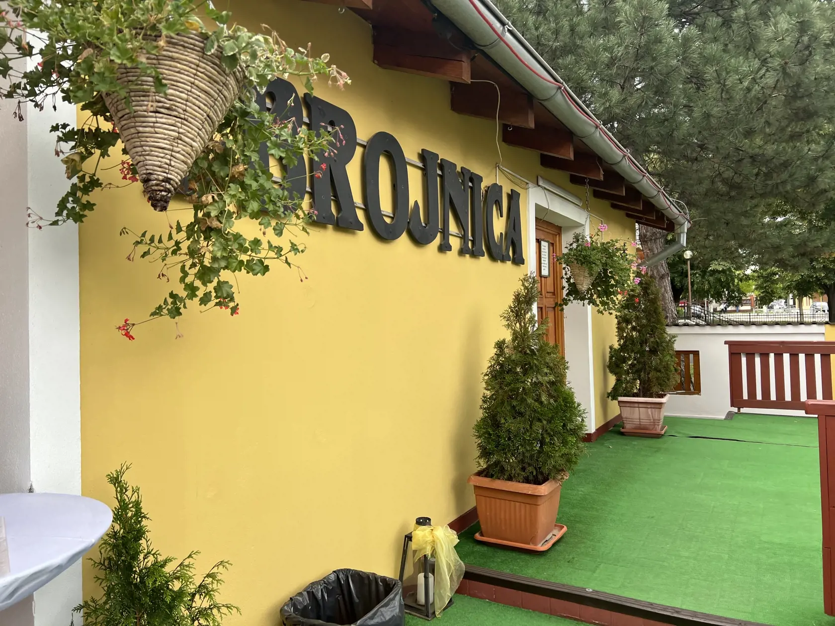 Pročkova Zbrojnica sa nachádza v jeho rodnom Haliči pri Lučenci.