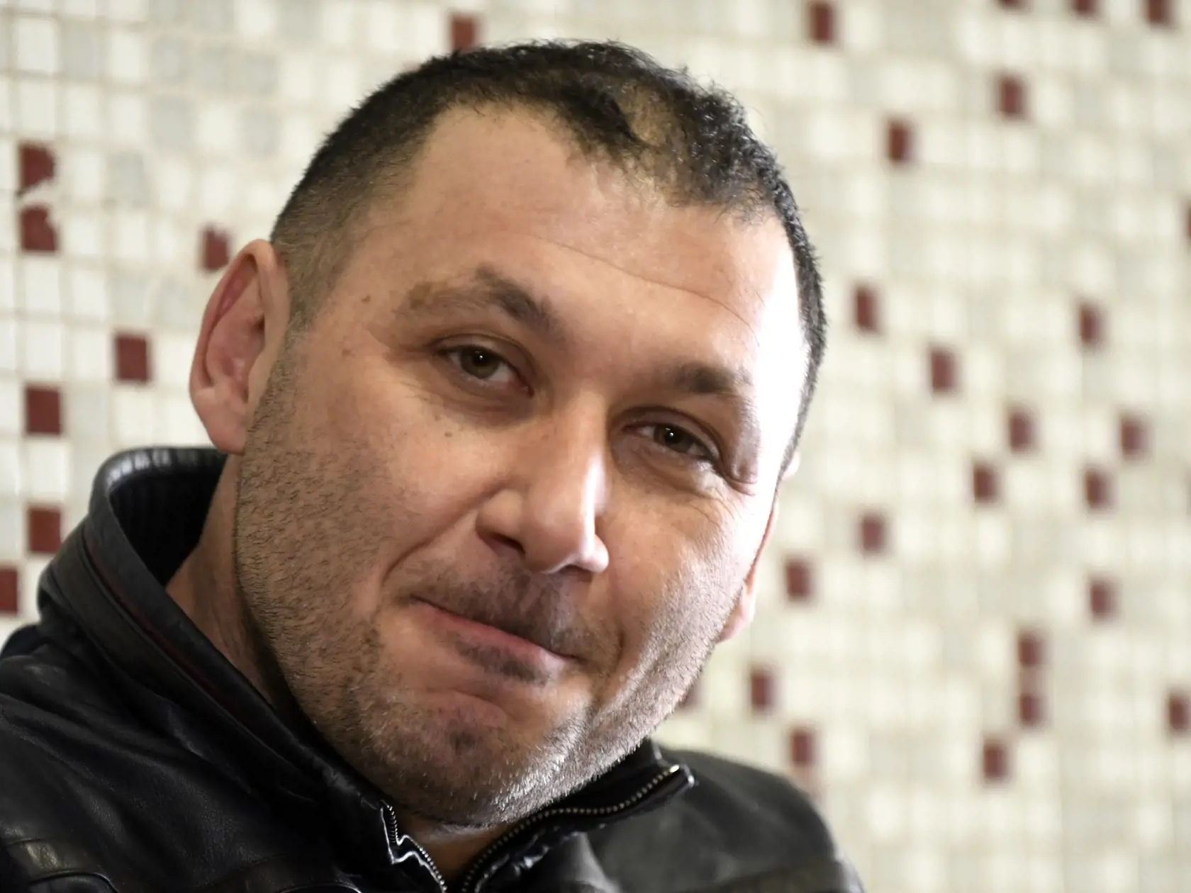Krajský súd v Košiciach na neverejnom zasadnutí rozhoduje o návrhu na predbežnú väzbu pre podnikateľa talianskeho pôvodu Antonina V. (na snímke). Podnikateľa zadržala v utorok ráno 13. marca 2018 slovenská polícia v Michalovciach. Dôvodom je európsky zatykač, ktorý vydal súd v Benátkach. Košice, 15. marca 2018. FOTO TASR – František Iván