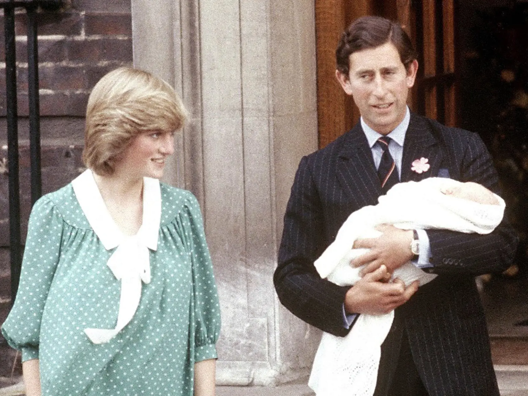 Princezná Diana a princ Charles s Williamom: Ich postoje sú oveľa rezervovanejšie.