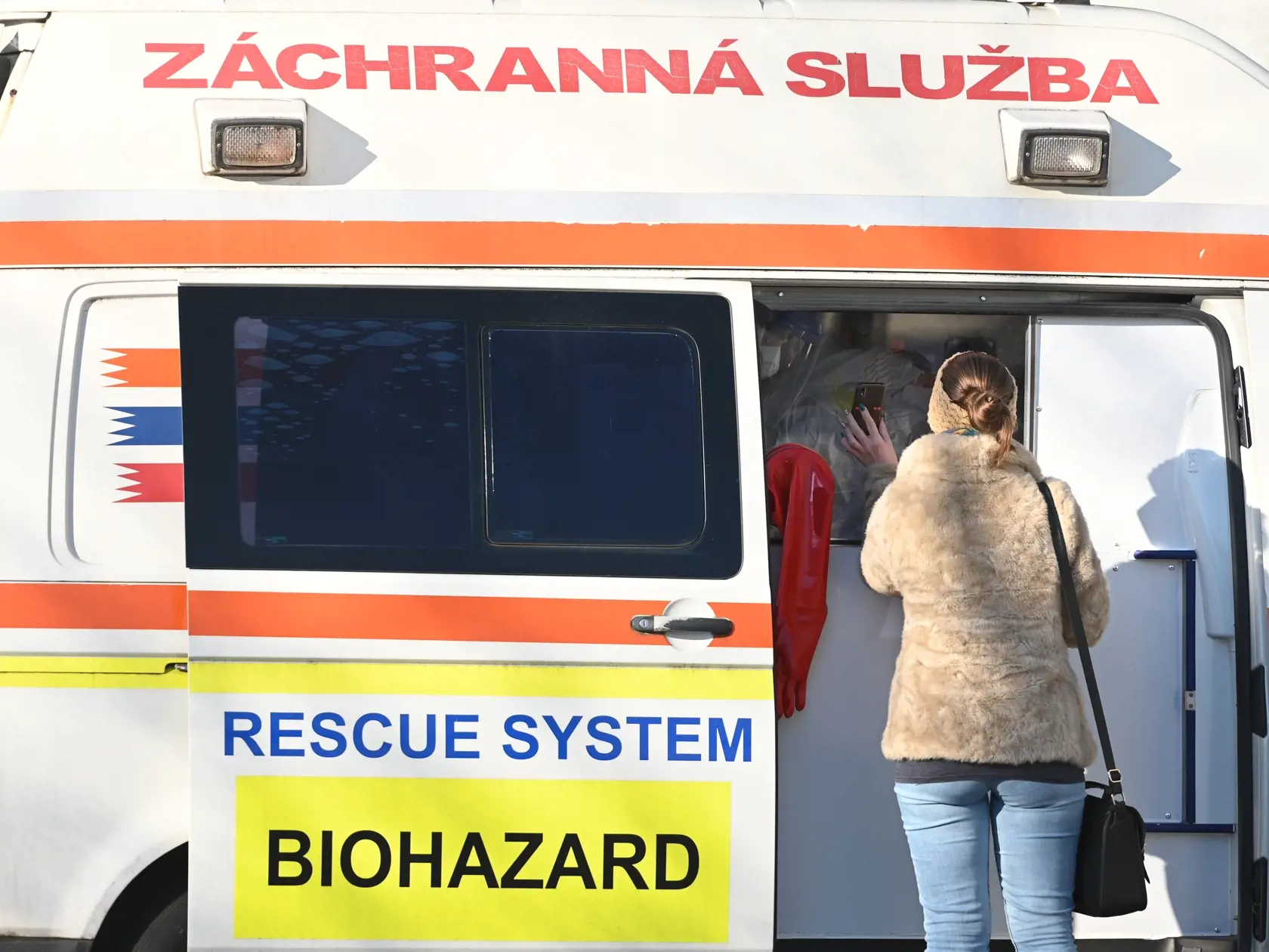 Snímka z testovania LAMP testami na Starohájskej ulici za budovou Trnavského samosprávneho kraja v Trnave vo štvrtok 10. februára 2022.