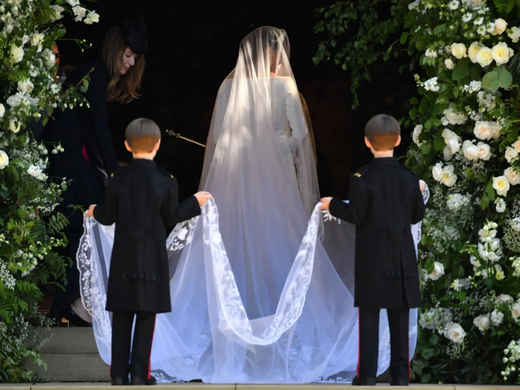 Meghan Markle a princ Harry oslavujú prvé výročie svadby.