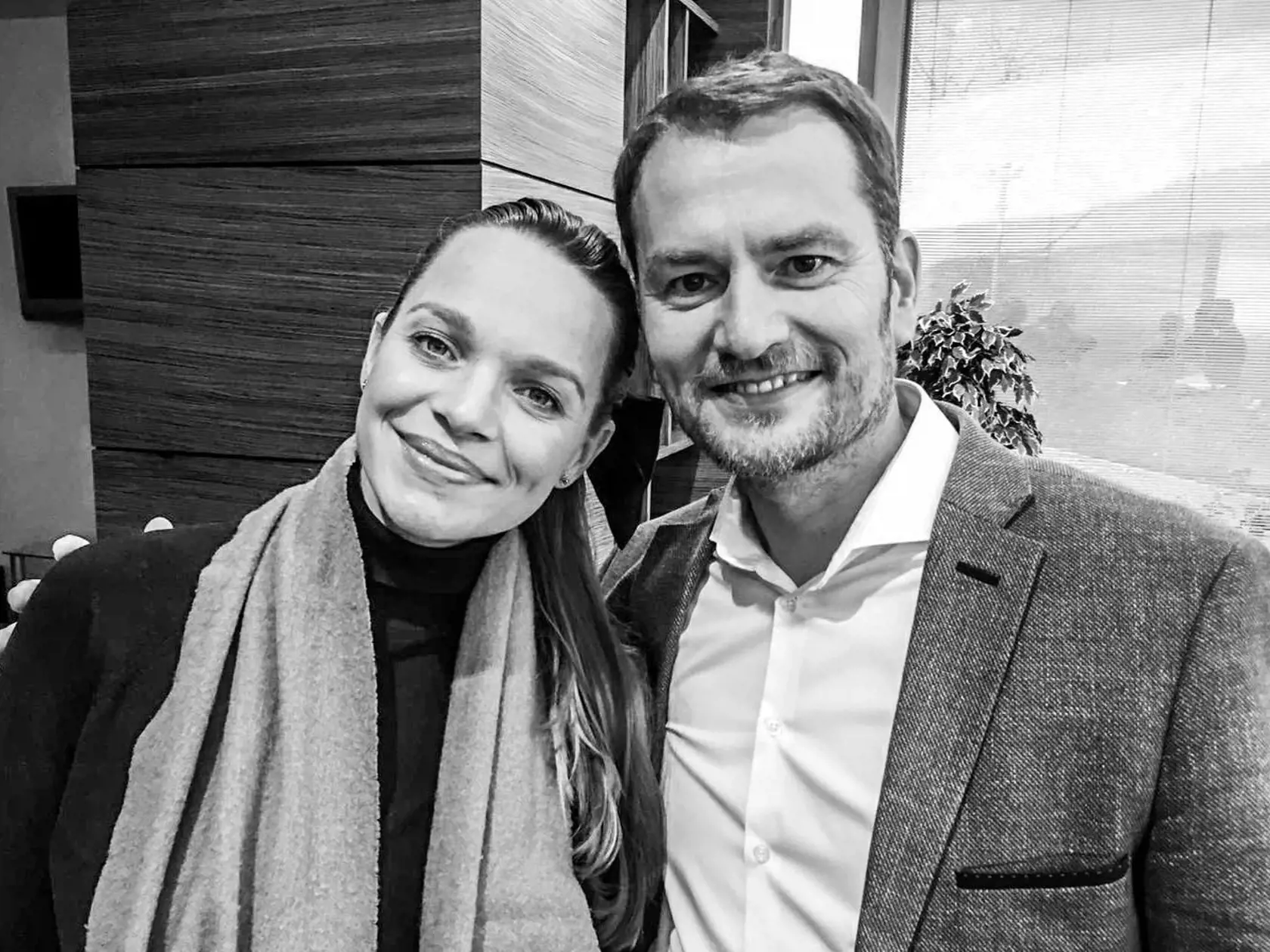 Romana Tabák s Igorom Matovičom. Ten ju oslovil po tom, ako ho prišla podporiť na protest proti Monike Jankovskej.