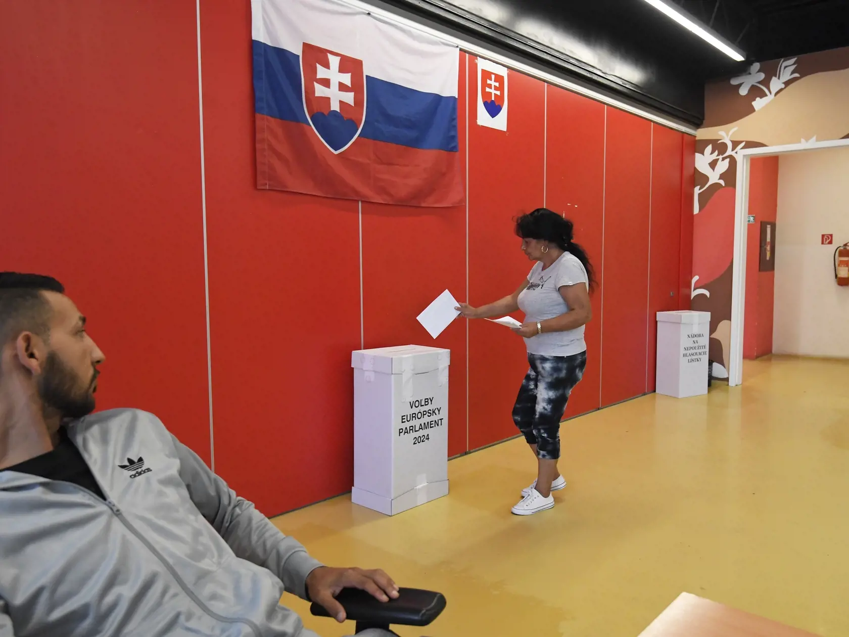 Na snímke voľby do Európskeho parlamentu na rómskom sídlisku Luník IX v sobotu 8. júna 2024 v Košiciach.